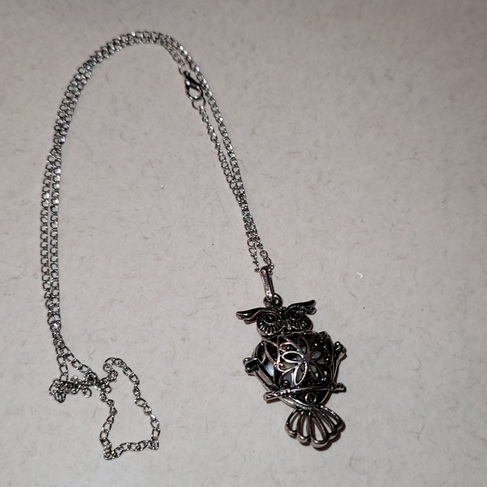 HMD owl cage pearl necklace